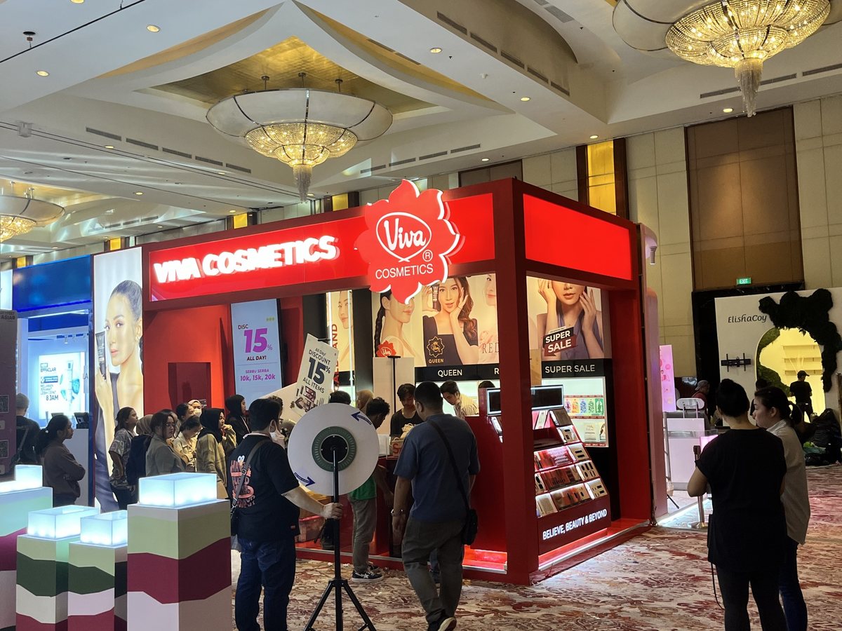 The built Viva Cosmetics booth, side view